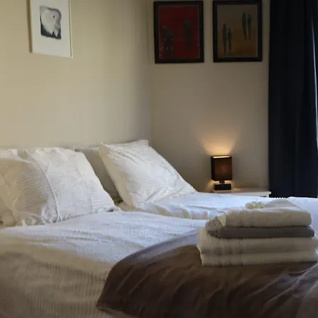 Newport Bay Apartment *